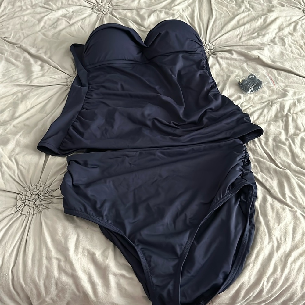Excellent used condition Anne Cole tankini in navy size L